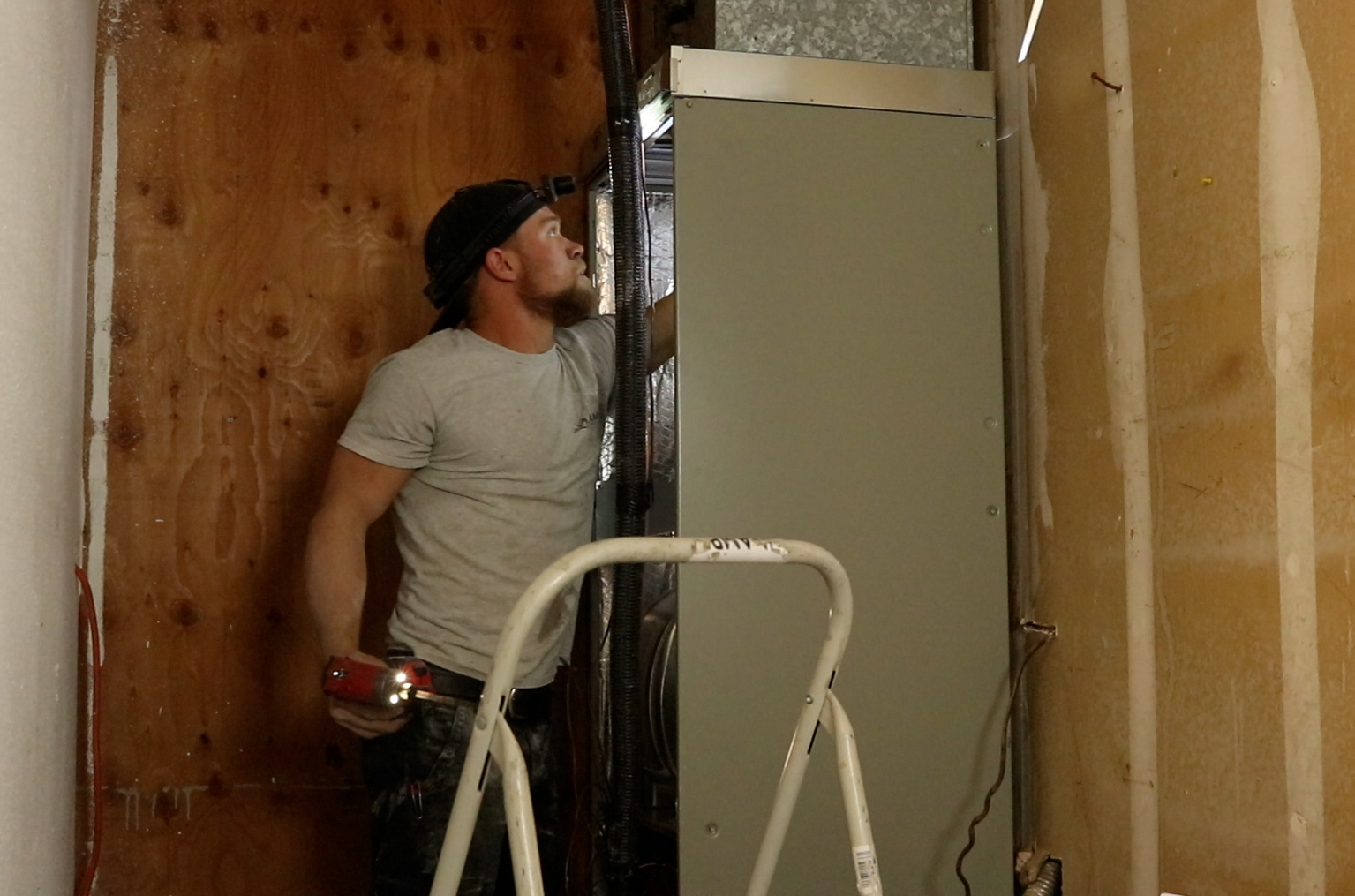 furnace installation technician